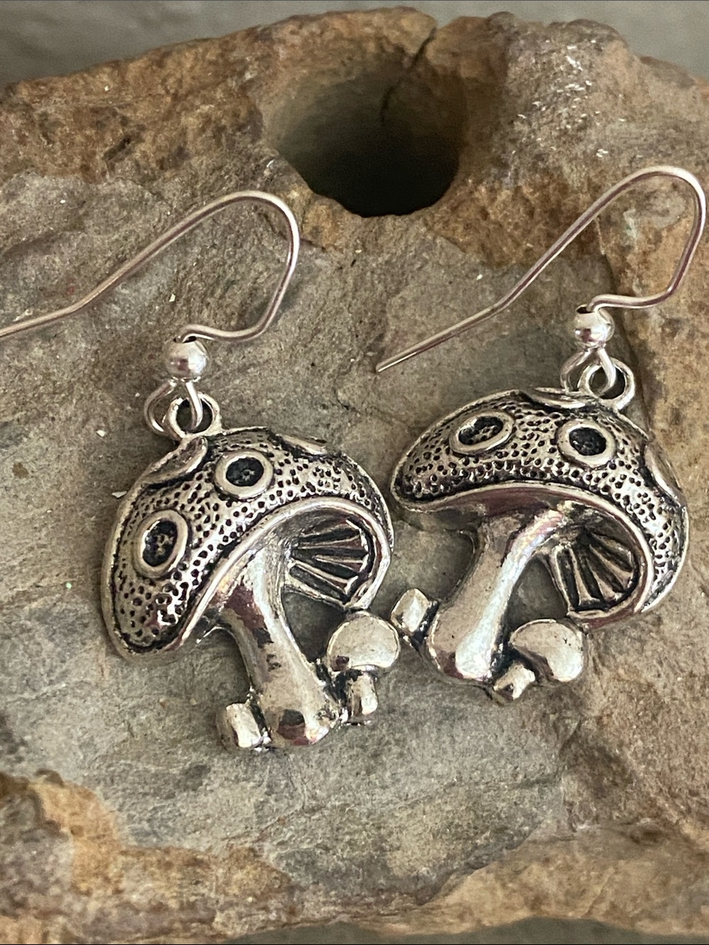 5/$10❤️❤️❤️NEW Handmade Silver Tone Zinc Alloy Mushroom Earrings
